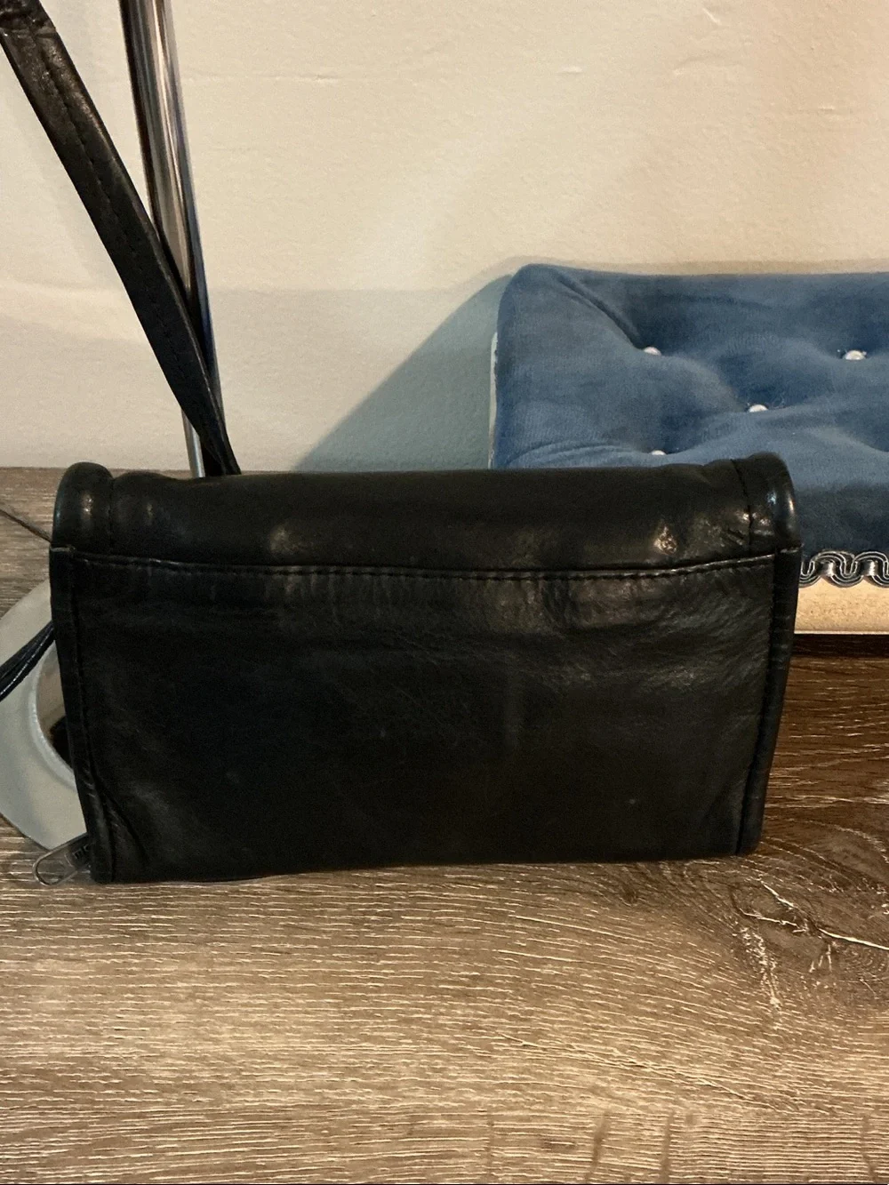 Kenneth Cole Black Leather Crossbody Wallet Small Flap Bag EUC 7.25x4.75x0.75